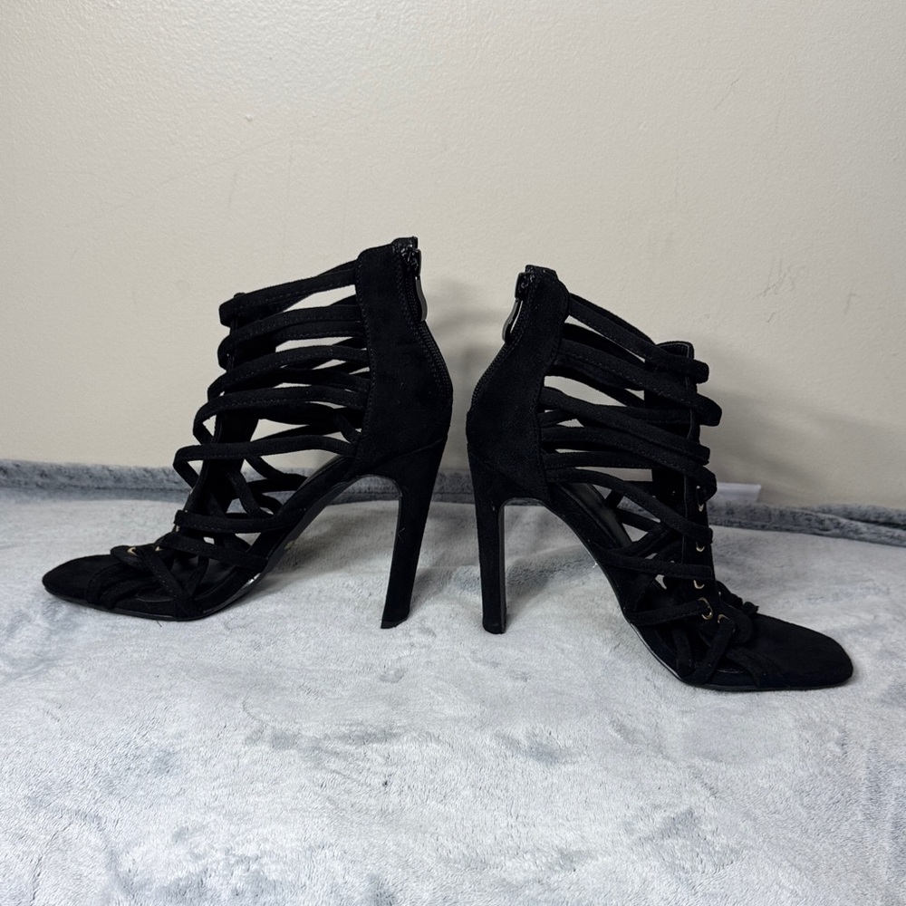 Windsor Black Faux Suede “In The Loop” Grommet Heel Booties - Size 6.5 - Picture 2 of 13